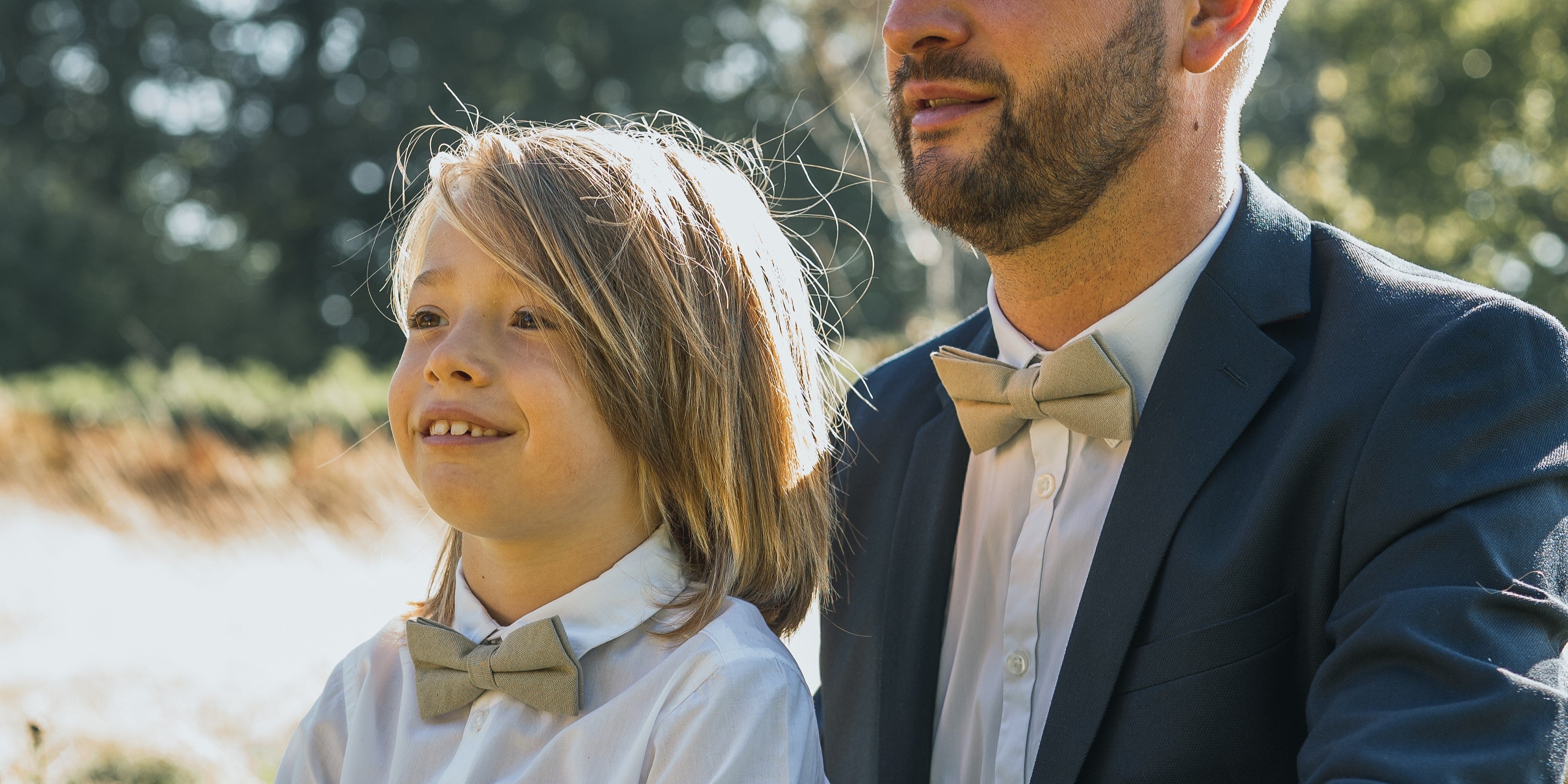 Les Accessoires de Costume pour les Mariages en Plein Air : Guide Estival Afbeelding