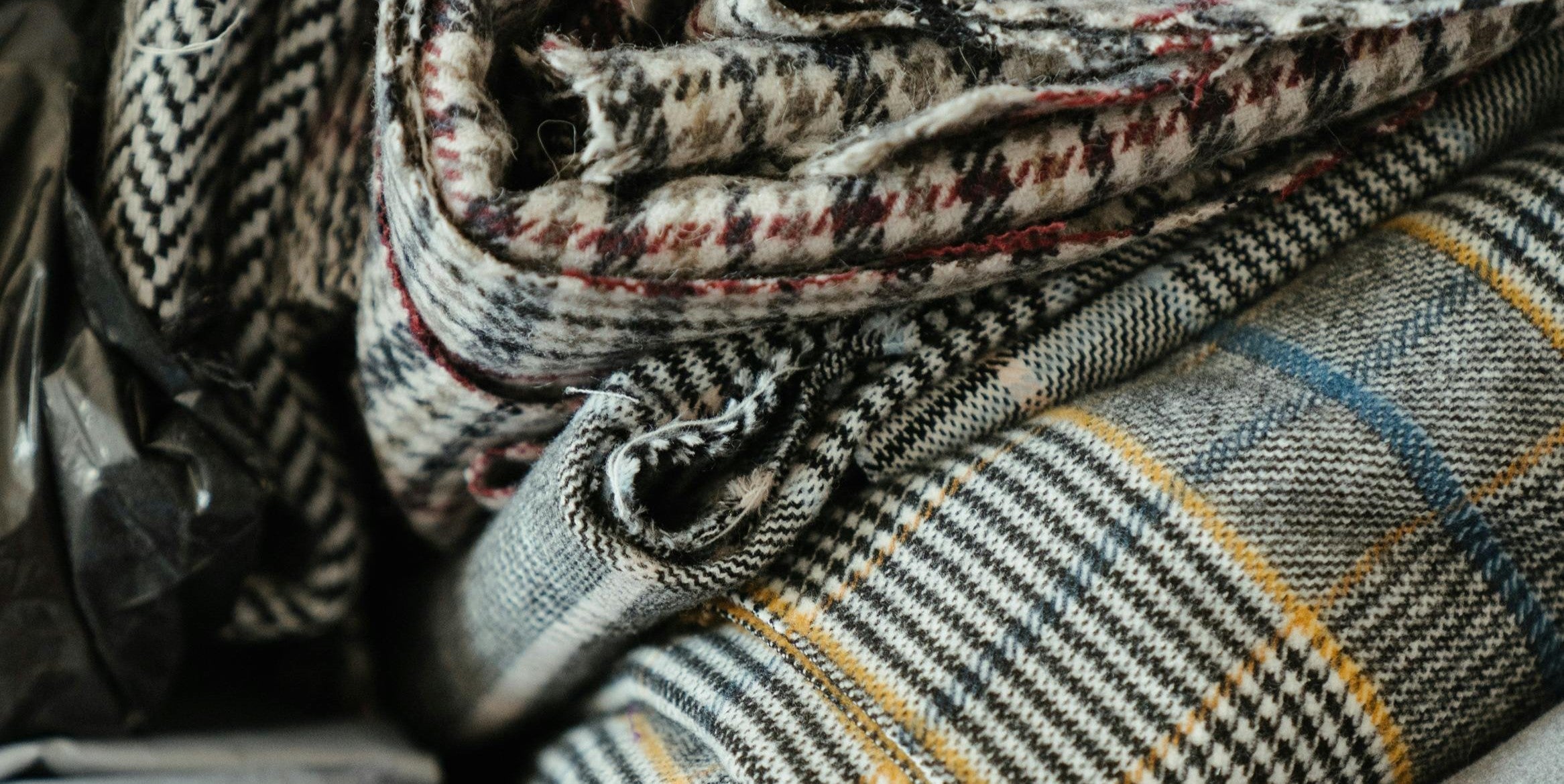 Les Motifs Tartan : Comment Porter ce Classique des Accessoires de Costume Afbeelding